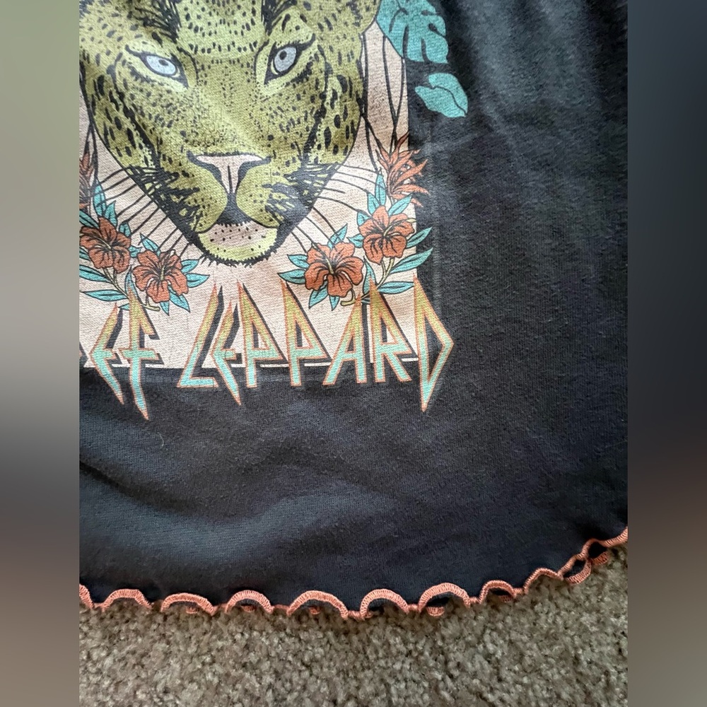 Def Leppard Crop Top🩶🐆 - Picture 6 of 6